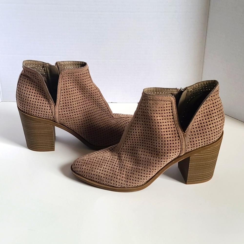 DV by Dolce Vita DV ankle boots Taupe chunky heel